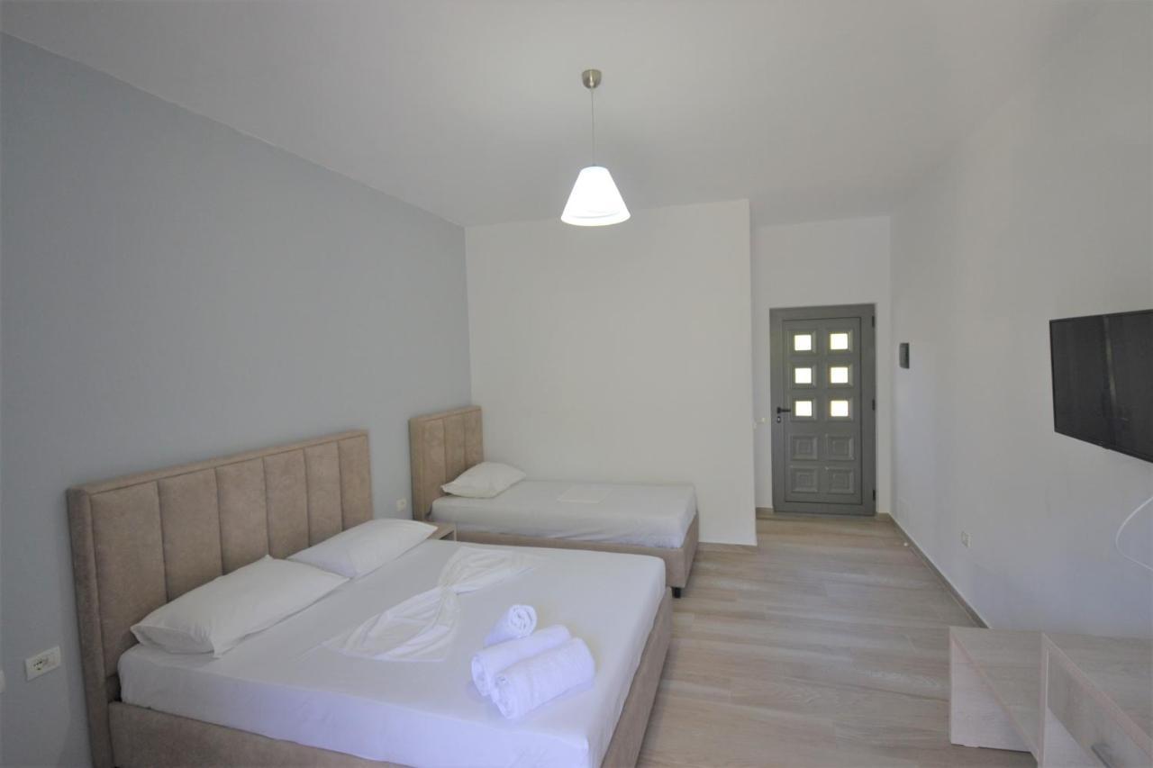 Hotel Bujtina Eleni Himarë Exterior foto