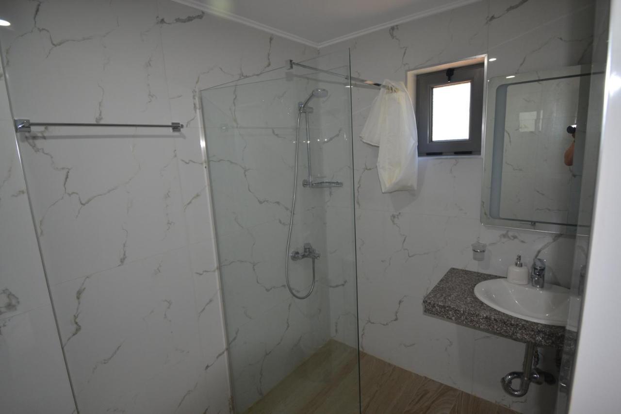 Hotel Bujtina Eleni Himarë Exterior foto
